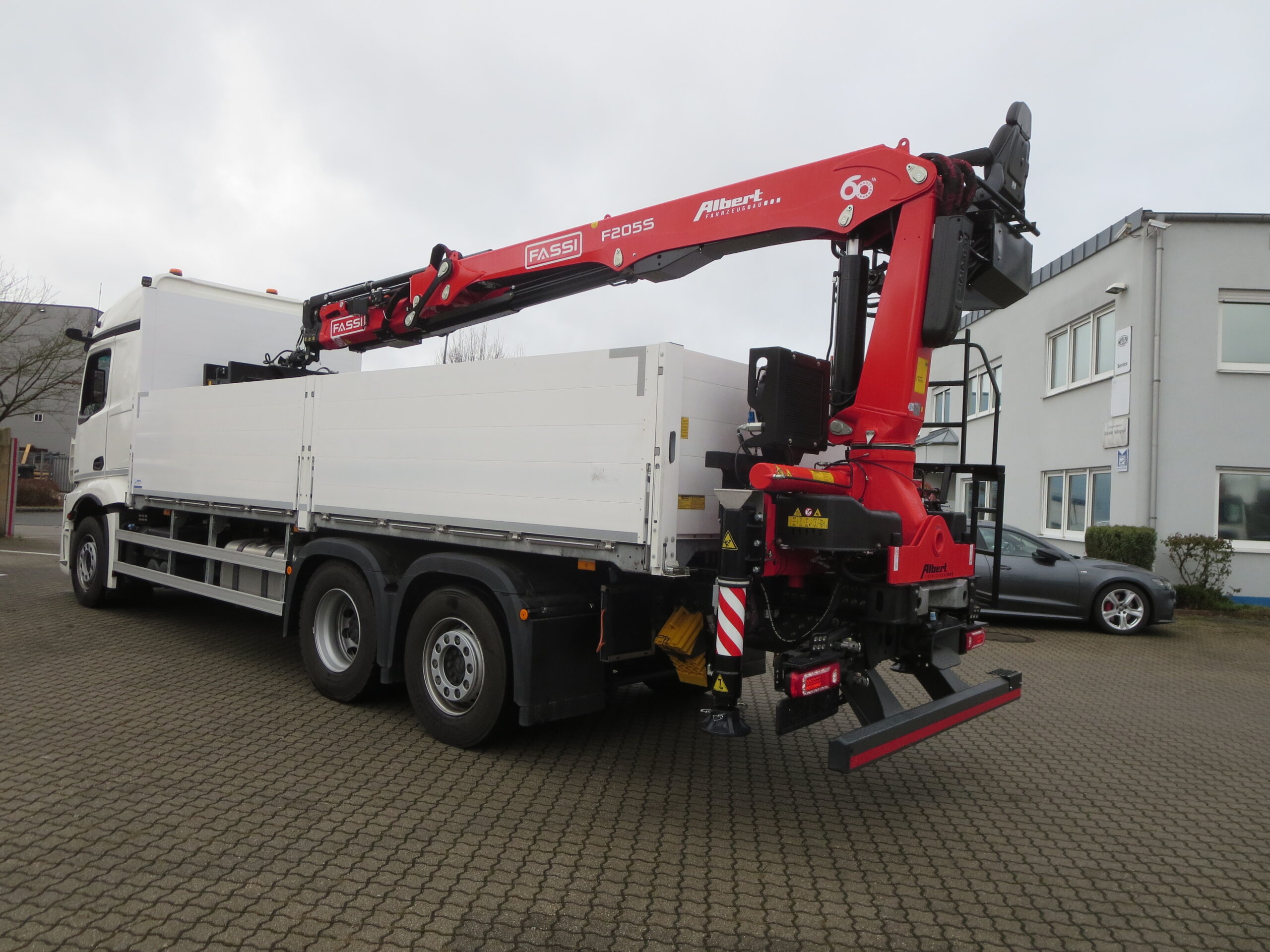 DEMO-Fahrzeug Mercedes Benz Actros5 2548L, 6x2 mit Fassi Ladekran F205S.1.3 - sofort verfügbar - 3 DEMO-Fahrzeug Mercedes Benz Actros5 2548L, 6x2 mit Fassi Ladekran F205S.1.3 - sofort verfügbar - – Bild 3