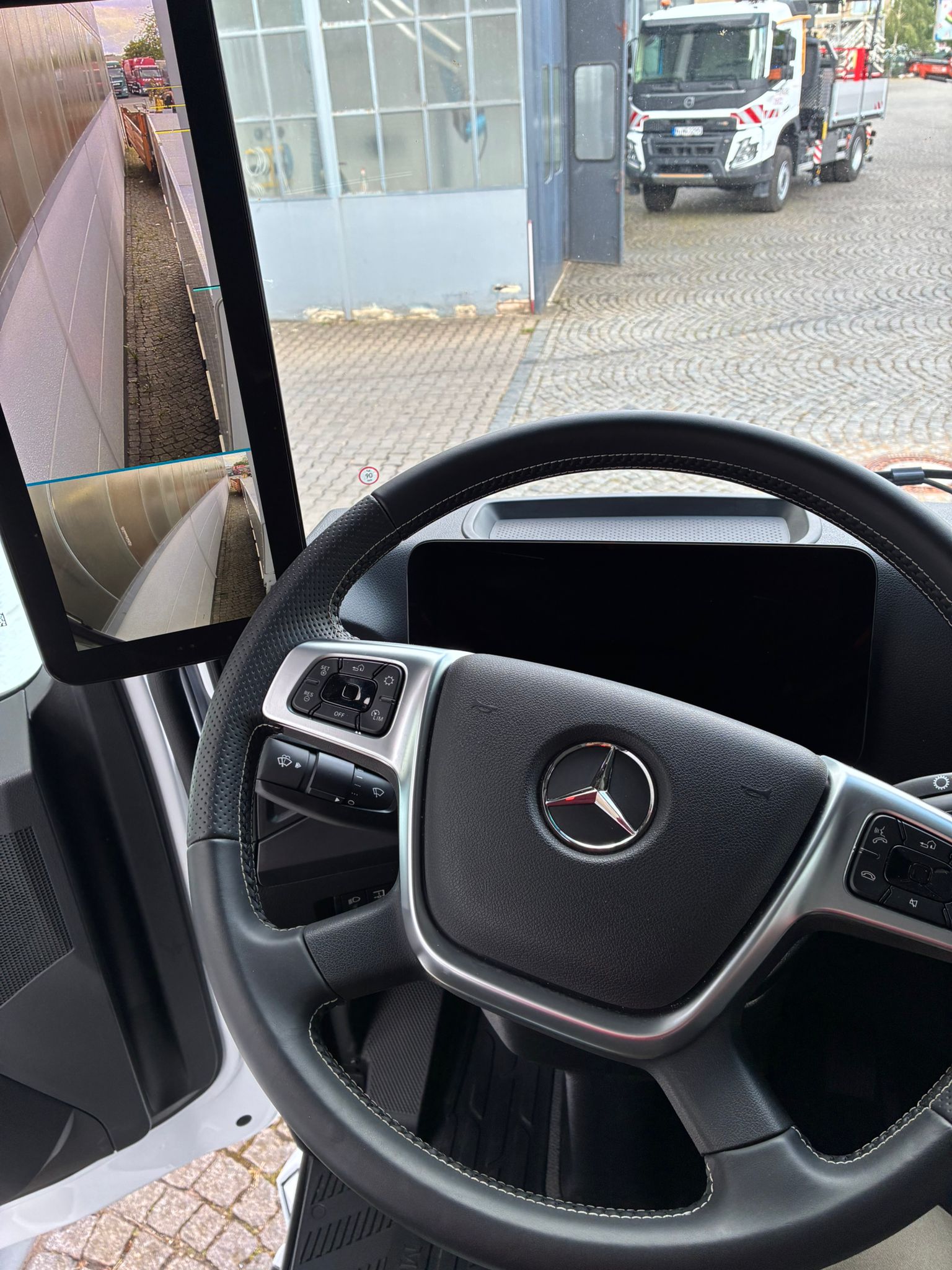 DEMO-Fahrzeug Mercedes Benz Actros5 2546L, 6x2 mit Fassi Ladekran F205S.1.2 - sofort verfügbar - 19 DEMO-Fahrzeug Mercedes Benz Actros5 2546L, 6x2 mit Fassi Ladekran F205S.1.2 - sofort verfügbar - – Bild 19