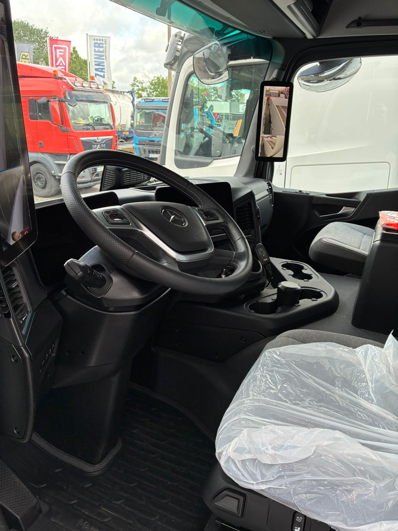 DEMO-Fahrzeug Mercedes Benz Actros5 2546L, 6x2 mit Fassi Ladekran F205S.1.2 - sofort verfügbar - 17 DEMO-Fahrzeug Mercedes Benz Actros5 2546L, 6x2 mit Fassi Ladekran F205S.1.2 - sofort verfügbar - – Bild 17