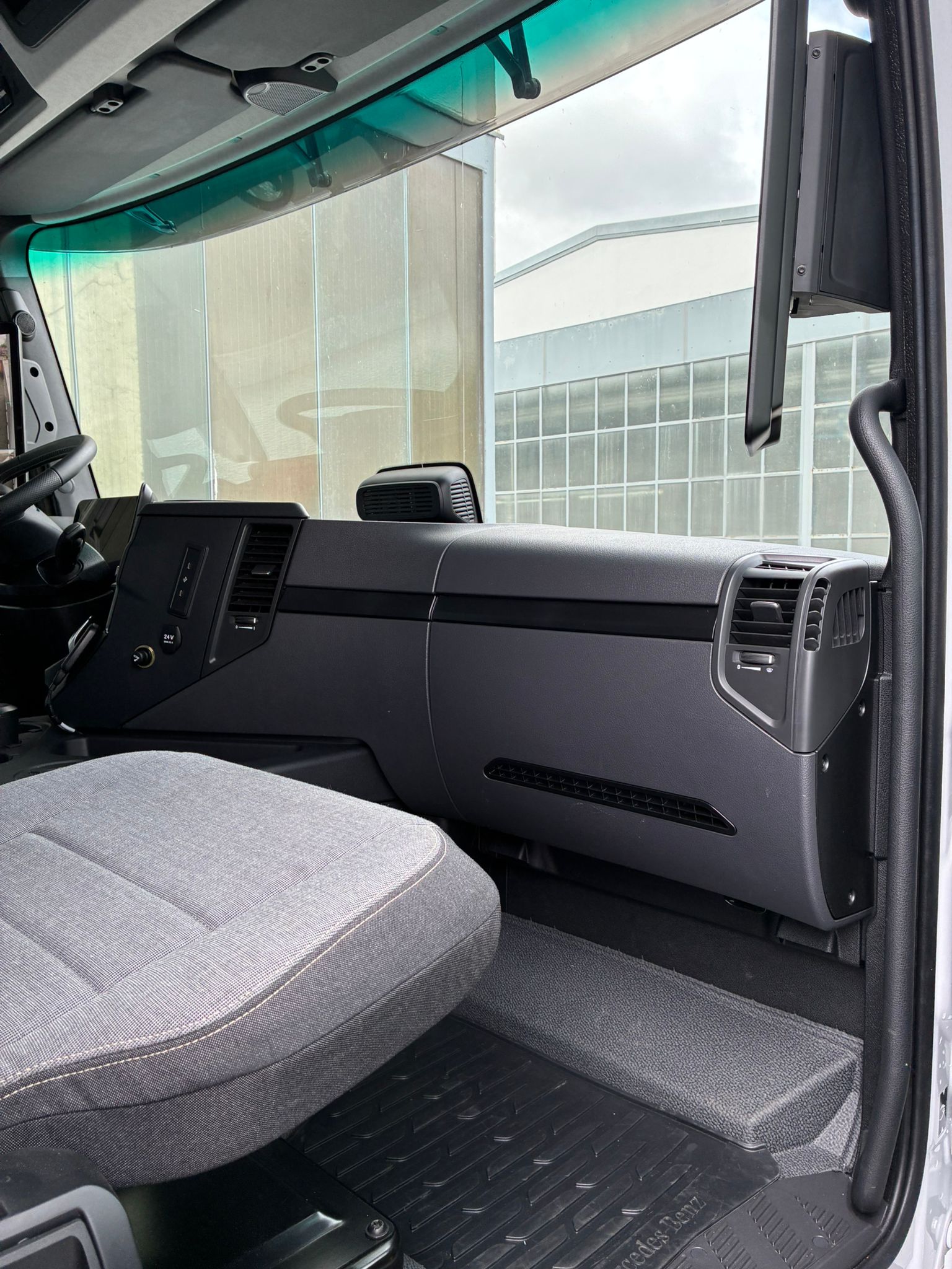 DEMO-Fahrzeug Mercedes Benz Actros5 2546L, 6x2 mit Fassi Ladekran F205S.1.2 - sofort verfügbar - 20 DEMO-Fahrzeug Mercedes Benz Actros5 2546L, 6x2 mit Fassi Ladekran F205S.1.2 - sofort verfügbar - – Bild 20